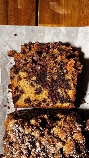 Kiley O'Donnell on Instagram: "the best of both worlds in every bite??? yes pleaseee 😌 this marbled brown butter chocolate chip crumb loaf is incredibly soft with a tender crumb, made from a swirl of vanilla and chocolate cake batters for that perfect balance flavors ✨ then you get those melty chocolate chips in every bite. and for extra measure, finished with my absolute favorite chocolate chip crumb topping then served warm with a generous amount of butter and flaky sea salt — it’s the perfec