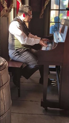 Piano Player "Linus & Lucy" at Calico Saloon & Vince Dancing 2/1/26 Knott's Peanuts Celebration