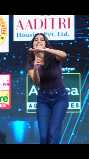 Anaswara Rajan💃💥 mass Dance on Gira Gira Ginagara Rey #giragiragingiraagirey #anaswararajan #shorts