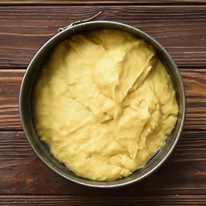 2.1M views · 11 shares | Very easy to make fresh apple cake! https://whatsinthepan.com/apple-cinnamon-cake-dairy-free/ | What's in the Pan | Facebook