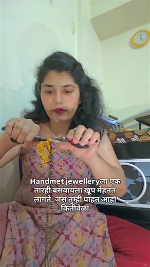 Swati D on Instagram: "हेल्मेट ज्वेलरी बनवणे खूप अवघड असतो #marathiwedding #handmadebridejewellery #nath #smallbusiness #smallbusinessowner"