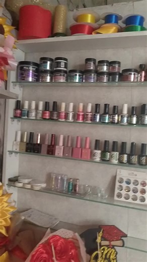 Diseños de Uñas: Agradecida y Celebrando la Vida