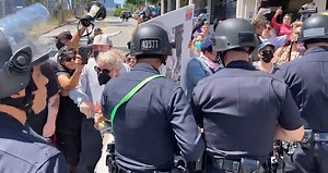 🚨 UPDATE: LA PROTEST TURNS VIOLENT 🚨 The streets of Downtown LA are in chaos right now. LAPD just declared the “No Kings” protest an unlawful assembly — and it’s getting intense. 🚔 Riot police moved in. 💨 Tear gas deployed. 📢 Protesters shouting “Abolish ICE” as tensions explode. This isn’t just a protest — this is a message to the system. 📲 SHARE before this gets buried 👇 COMMENT where you stand: Are the people going too far — or are they finally being heard? #LAProtest #NoKings #BREAKIN