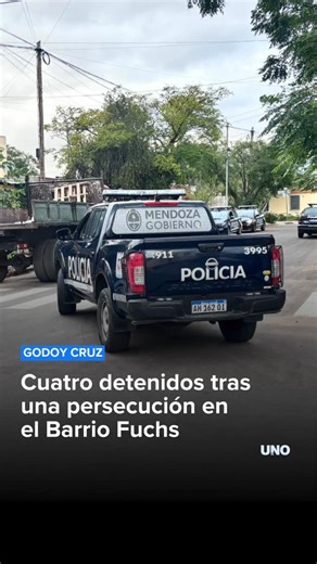 Diario UNO on Instagram: "⭕CUATRO DETENIDOS TRAS UNA PERSECUCIÓN EN EL BARRIO FUCHS - Un importante despliegue policial se registró en las inmediaciones del Barrio Fuchs, en Godoy Cruz. La persecución se centró específicamente sobre las calles Lago Correntoso y Laguna del Toro. Hasta el momento, las autoridades han logrado la captura de cuatro personas presuntamente involucradas. - Dos de los detenidos fueron encontrados mientras intentaban ocultarse debajo de los puentes cercanos. Los otros dos