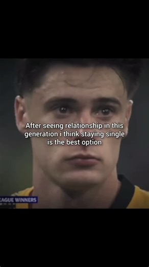 Aarisu 🦋✨ on Instagram: "もちろんです 😊 以下は、画像内の中国語テキストを自然な日本語に翻訳したものです： ⸻ 日本では、研究者たちがスマート歩道を利用して、日常の動きをクリーンエネルギー⚡に変換する取り組みを進めています。 これらの歩道には特別な圧電材料が埋め込まれており、通行人の歩行によって運動エネルギーを集めることができます。 人々が歩いたり、走ったり、跳んだりすると、路面がわずかに変形し、その際に機械的な圧力が発生します。圧電素子はその圧力を電気エネルギー🔋に変換します。 この電力は街灯の照明や公共ディスプレイの電源、さらには歩行者の流れの監視にも利用できます。 この技術はエネルギーの無駄を減らすだけでなく、未来の都市の無限の可能性も示しています🌏。 東京や京都などの実験地区では、人々の一歩一歩が地球に優しいグリーンエネルギー💚を生み出しています。 テクノロジーが生活をより環境に優しくし、そして一歩一歩に意味を与えてくれます✨ #日本 #テクノロジー #イノベーション #持続可能 #グリーンエネルギー 未来都市 環境保護 知識 事実 おすすめ