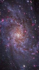 ¿Cómo de rápido se expande el universo? 🌌 La tensión de Hubble representa uno de los mayores conflictos de la Astronomía actual, y consiste en que las medidas de la velocidad con la que se expande el universo no coinciden, cuando se emplean diferentes técnicas para determinarla. #ciencia #curiosidades #divulgacion 👉 Referencia: Faucher, A., Benisty, D., & Mota, D. F. (2026). Hubble-constant and-mass determination of Centaurus A and M83 from tip-of-red-giant-branch distances. Astronomy & Astrop
