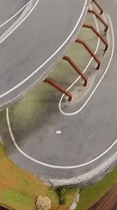 Erlebe die Faszination von Hybrid Gaming mit DR!FT von STURMKIND – dem weltweit ersten Modellauto mit echter Fahrphysik, realistischem Sound und virtueller Tuning-App. Jetzt neu: Controller-Support! Steuere Deinen Racer wahlweise über Dein Smartphone oder mit einem Controller – für noch präzisere Drifts und echtes Gaming-Feeling! Hier verschmelzen Rennsimulation und echter Motorsport: Steuere, tune und fahre realistische Rennen auf jedem Tisch – allein oder mit bis zu 50 Freunden weltweit! 🌍 Dr