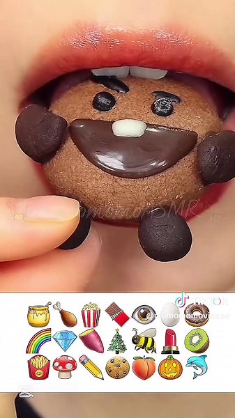 Moon ASMR: Mukbang & Emoji Challenge Experience