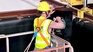 1,200 Landfill Tanks - Welded with Leister With a footprint spanning over six square kilometers, the Laogang landfill in Shanghai ranks among the largest in Asia. Now in its fifth expansion phase, the project reflects China's shift toward rigid landfilling methods - and relies on high-performance welding equipment from Leister to ensure airtight membrane sealing and long-term environmental protection. In Shanghai, the Laogang landfill - with its massive scale - has become one of the largest land