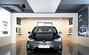Une nouvelle concession Tesla à Paris (vidéo)