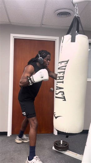 Day 27 of training every day until I turn pro! Gym flow #emerewarren #gym #fypシ #fyp #boxing