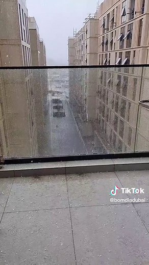 Heavy Hail Storm in Dubai 🌩❄️🇦🇪 - Stunning Footage