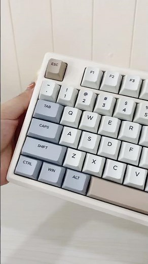 Epomaker Galaxy 100: aluminium keyboard with purple switches by epomaker