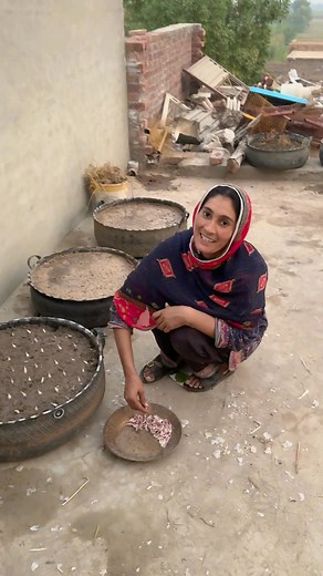 Ghar Ki Chaat Py Sabziya Laga Rhy Hain 🌿🏡” #Village #VillageLifestyle #OrganicFarming #DesiLife #FBLifestyle | Pak village family