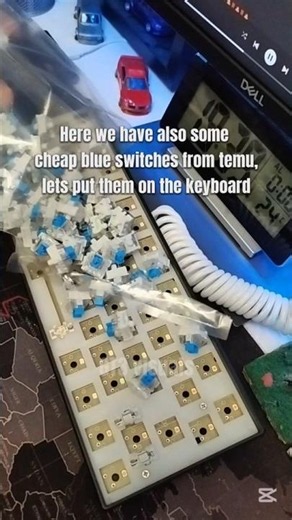 How to swap keyboards switches from red to blue! #hotswap #gamingkeyboard #tenkeyless #keyboarding
