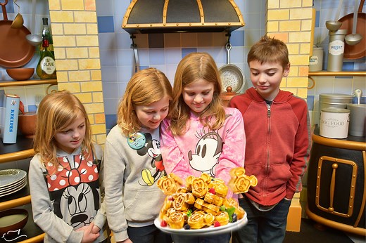 Disney character dining: Goofy's Kitchen vs. Storytellers Cafe - Little Dove Blog