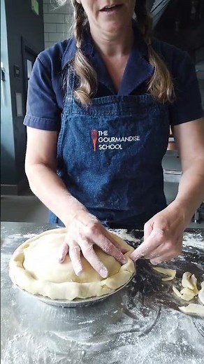 How to Crimp a Pie – Pastry Chef, Clémence de Lutz from The Gourmandise School