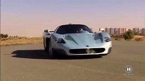 Matthias Malmedie trifft sich mit Edeltuner Mathia Bellussi. In der Werkstatt steht bspw. ein Maserati MC 12, davon gibt es genau zwölf Stück. 😱 Doch der Eigentümer von diesem Boliden, ein Scheich, hat noch viel mehr zu bieten: Matze darf einen Blick in dessen Garage werfen. 🤩 Die Krönung: Ein paar Runden auf des Scheichs privater Rennstrecke im Maserati MC 12. 🏎️🔥 #GripDasMotormagazin #Collection #272 | GRIP - Das Motormagazin