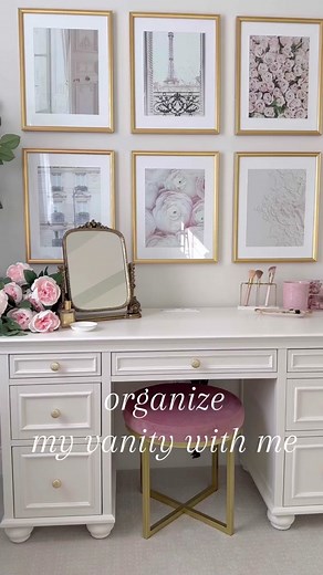 organize & decorate my vanity with me 🤍🫶🏼✨ #vanityorganization #vanitydecor #girlyaesthetic