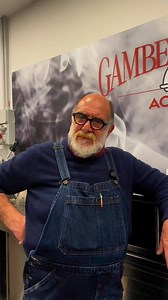 In cucina con Giorgione! 👨🏽‍🍳 Alla Gambero Rosso Academy di Palermo Giorgione ha tenuto una lezione di cucina rivelando alcuni piccoli segreti per realizzare degli ottimi piatti 🍛 Un momento di confronto e consigli con i suoi piu affezionati fan che hanno avuto l’occasione di far assaggiare il loro piatto allo chef. Intervista di Roberta Rizzo🎤#palermolive #palermo #giorgioneortoecucina #giorgione #gamberorosso #gamberorossoacademy Giorgione - Orto e cucina @gamberorossoacademy | Palermo Li