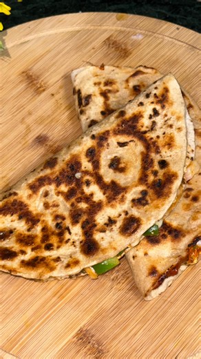 Kamini Bawari on Instagram: "Tasty and Crispy Tacos 🌮🔥👌💥 Ap bhi try kro ye cruncy or vegetable se fill tacos 👍 Ingredients Onion 🧅 Capsicum 🫑 Paneer Mayonnaise Red Chilly Sauce Oregano Black Pepper Salt Chilly Flakes Kashmiri Red Chilly Cheese Coriander 🌿 Pizza Pasta Sauce Follow my channel for more interesting recipes #khanaspecial_foodvishesh #cooking #reelitfeelit #foodie #viral #foodblogger #foodstagram #viralreels❤️ #reelkarofeelkaro #reel #reelinstagram❤️ #tacos #tasty #cruncy #hea