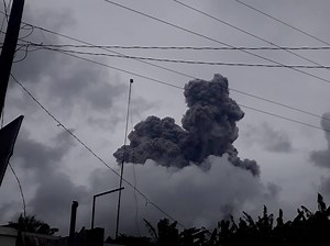 Bulusan Volcano spews thick ash during phreatic eruption