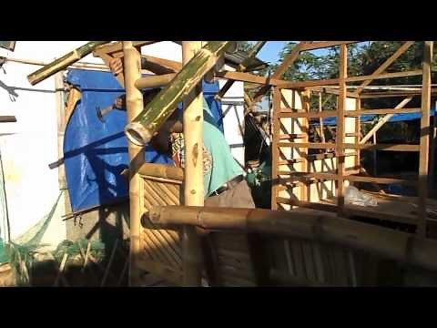 Building the Nipa Hut Walls - Life in the Philippines - Cris Bamboo