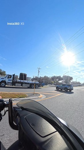 638K views · 2.9K reactions | Heavyweight phone call Its all good till ur both stopped on the highway Median has right of way over stop sign...put your fuckin phone down #fyp #florida #drivers | MikeRidesdaily | Facebook