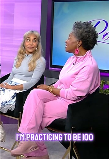 Who says you have to slow down just because you’re growing older? 🤸🏽‍♀️🏋🏾‍♂️ Today on Portia, three savvy seniors share their best tips on how they stay healthy, keep active, and live their best lives. Don’t miss this upcoming episode of #Portia. 👵🏾👴🏾💪🏾✨ #PortiaShow #Active #Gym #Aging