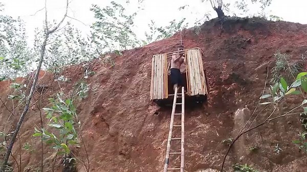 Build Undergroud Hut On The Cliff To Avoid Wildlife