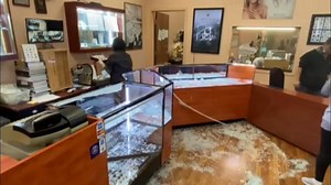 SJPD Investigates Smash-And-Grab Robbery at Eastridge Mall as State Action Looms
