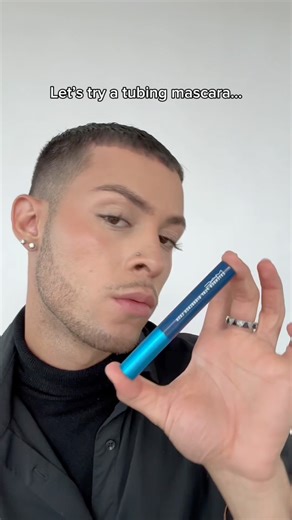 MAC Extended Play was doing tubing mascara before it was trending... Raise your hand (or lashes) if you loved her before she was cool...🙋‍♂️ ✔️lifts and defines lashes ✔️provides a natural lash look ✔️features a lightweight smudge-proof formula ✔️wears for 16 hours ✔️washes off with warm water #MACExtendedPlay #MACMascara #LashHack #MUA: @geralderose | M·A·C Cosmetics