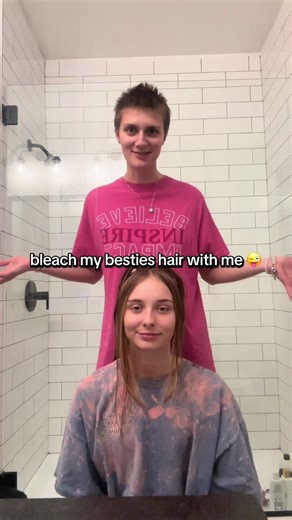 Merry Christmas!! let’s damage my besties hair 🎄#bleachandtone #hairtok @Jasmin 💕