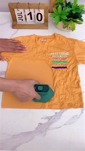 1.9K views · 3.6K reactions | Comment for Link  . . . Mini portable steam iron #meeshofinds #steamiron #reelsviral #coolgadgets #kitchengadgets #homedecore #home #decore #kitchengadgets | Flash Zone | Facebook