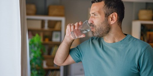 People are adding salt to their water in hopes of helping their hydration and digestion. Are the health benefits real? | Fortune