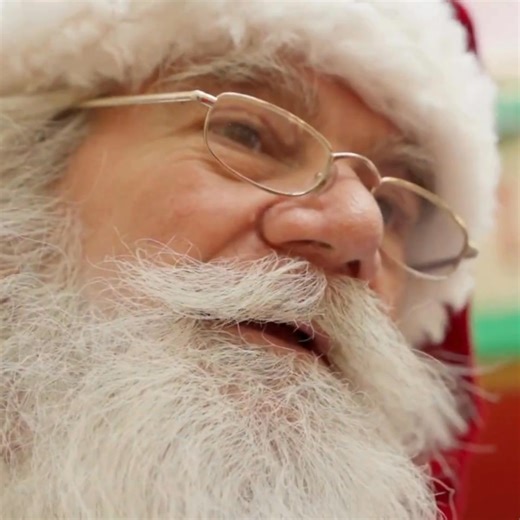 Santa has arrived! Capture the tradition of the holidays and make your reservation now! | The Mall At Short Hills | Facebook