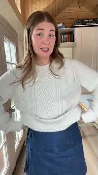 quick sweater upcycle!! ✂️ #diy #upcycling #sewing #sewingtutorial #sewinghacks