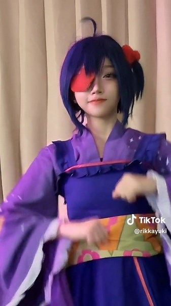 Cosplay Anime: Rikka Takanashi Train Scene