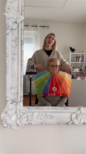 Edina.Der.Photography on Instagram: "ÚJ SZOLGÁLTATÁS!🤩 2026-ban az önbizalmatok növeléséhez most már abban is tudok segíteni,hogy megtaláljuk a megfelelő színeket,amiben tündökölni fogsz 🤩🤩🤩🤩🤩 Keressetek bizalommal színtanácsadással kapcsolatban is!🥰 #edinaderphotography #színek #színtanácsadás #colorconsultant"