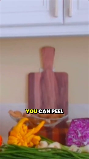 Genius kitchen hacks: peel ginger with a spoon + the pre-minced garlic trick to save time