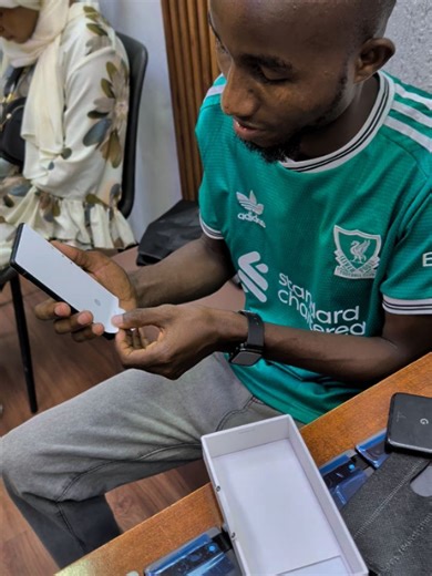 Mj Pixel Tanzania on Instagram: "𝐔𝐍𝐁𝐎𝐗𝐈𝐍𝐆 𝐘𝐀 𝐌𝐖𝐀𝐍𝐙𝐎 𝐖𝐀 𝐌𝐖𝐀𝐊𝐀 ,𝐅𝐔𝐑𝐀𝐇𝐈𝐀 𝐌𝐖𝐀𝐍𝐙𝐎 𝐖𝐀 𝐔𝐁𝐎𝐑𝐀 𝐌𝐏𝐘𝐀 🔥✨ Under Warranty ✅ FREE OFFER •free Fast Charger •free Cover •free Protector •free Data Transfer •free Airpods •free Software Update Delivery 🚚🛒 📍 Aggrey plaza Underground floor shop no 1 2 Year Warranty ✅ #teampixel"