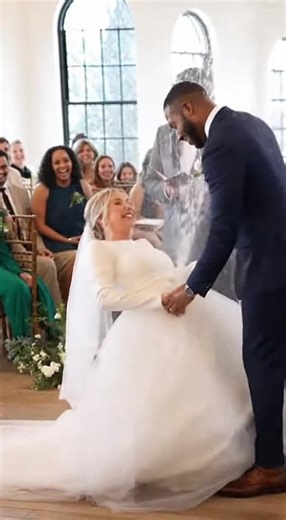 💒 Unforgettable church wedding moment! The bride’s dress turned into a mini fountain at the front 💦 She screamed and tried to keep balance, but kept slipping in the cutest way~ Pure laughter and joy! #WeddingFun #UnexpectedMoment #microdrama #weddingtok #chaos