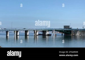 4K HD video panning across the Bay Farm Island Bridge in Alameda. A 125 foot single leaf bascule bridge, it spans the San Leandro Bay inlet to the Oakland Estuary at Otis Drive in Alameda, CA Stock Video Footage - Alamy