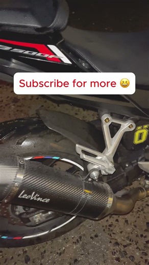 Honda CB500F Idling Exhaust Sound LeoVince Baffle out.
