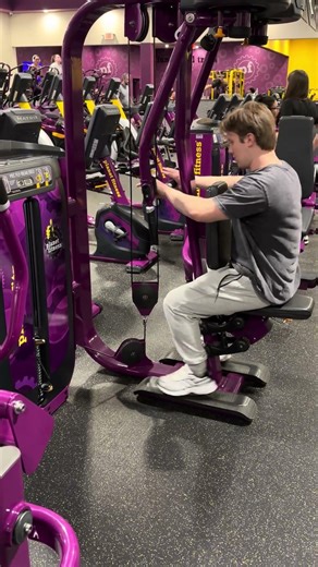 200 pound rear delt fly on reverse pec fly machine