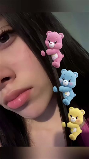 ¿Quieres saber como poner los ositos cariñosos en foto? 🐻✨ Te enseño el truco viral de los ositos cariñositos sticker en el cabello. La gente está buscando como poner los ositos cariñosos en foto en el cabello y ositos cariñositos para agregar de sticker, ¡y aquí te lo explico! Con AI, puedes añadir estos ositos a tus fotos fácilmente. No es complicado, solo necesitas la herramienta correcta. 🎨📸 Mira cómo se hace y únete a la tendencia. Los ositos cariñositos sticker están en todas partes, y