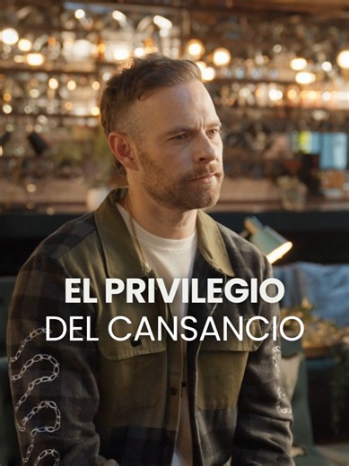 Estar cansado no siempre es una queja. A veces es un privilegio. El privilegio de estar trabajando en algo que importa. De enfrentar retos que solo aparecen cuando decides vivir con intención y propósito. Si hoy te sientes agotado, haz una pausa y pregúntate algo simple: ¿este cansancio me está llevando a donde quiero estar? Si lo que estás construyendo está alineado con tu propósito, vas a encontrar una fuerza que va más allá de ti y la manera de atravesar los obstáculos. Pero si ese cansancio 