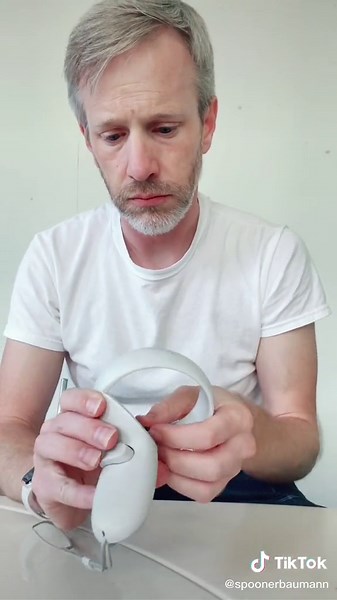Fixing Oculus Quest 2 Controller Drift Issues with WD-40
