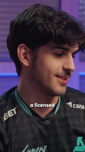 Wicadia hangi mevkide futbol oynardı?