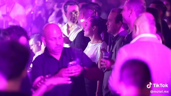 Hace unos días tuvimos el placer de acompañar al equipo de @bydautomexico y compartir nuestra música, nos encantó su energía y la pasamos increíble…. Gracias a toda la familia #BYD ✨🎶 #MOTEL #MotelMx #bydméxico